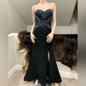 New Stunning Black Floral Lace Beaded Strapless Mermaid Gown